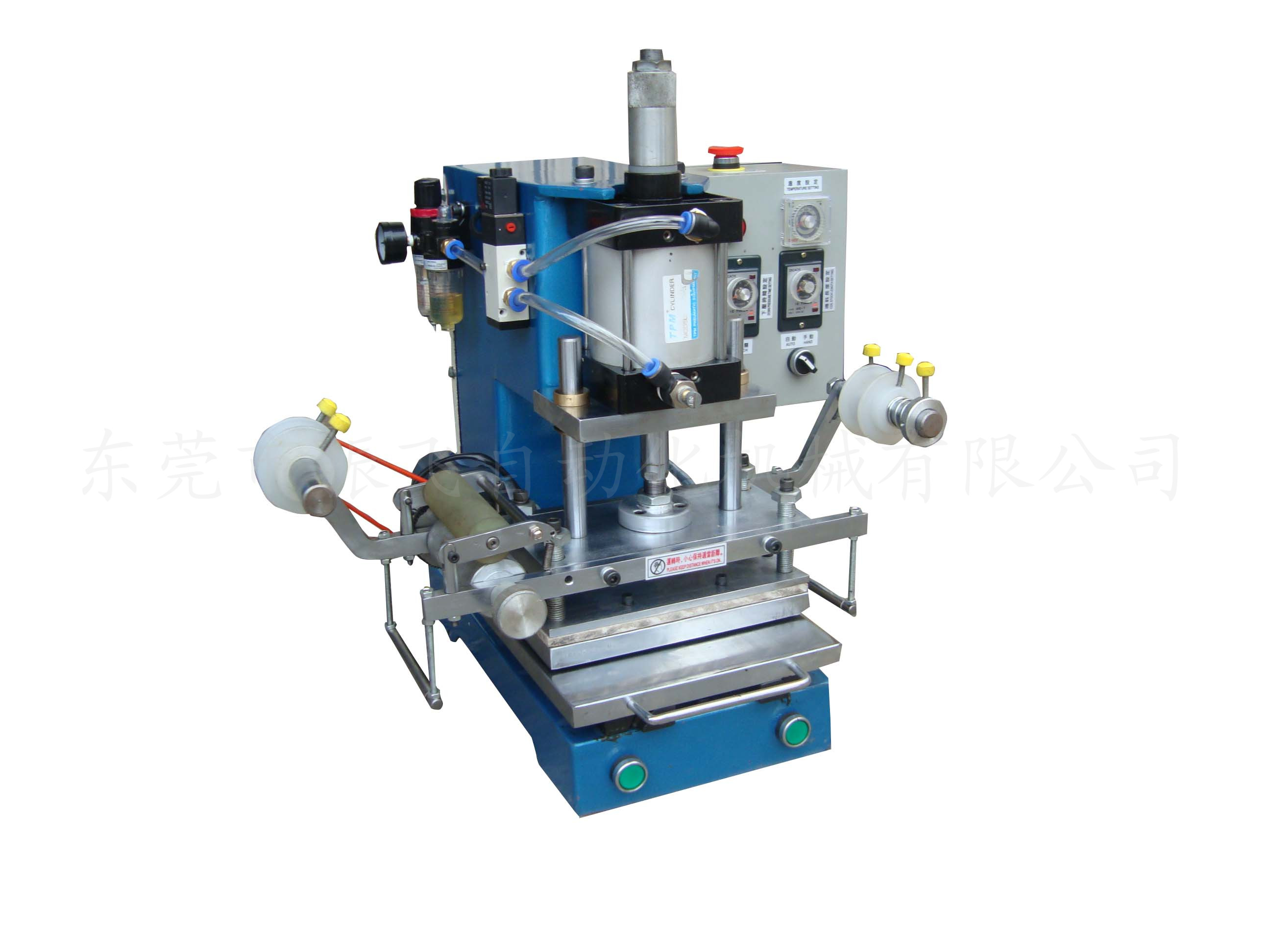 皮革压花机是怎么处理皮革的？